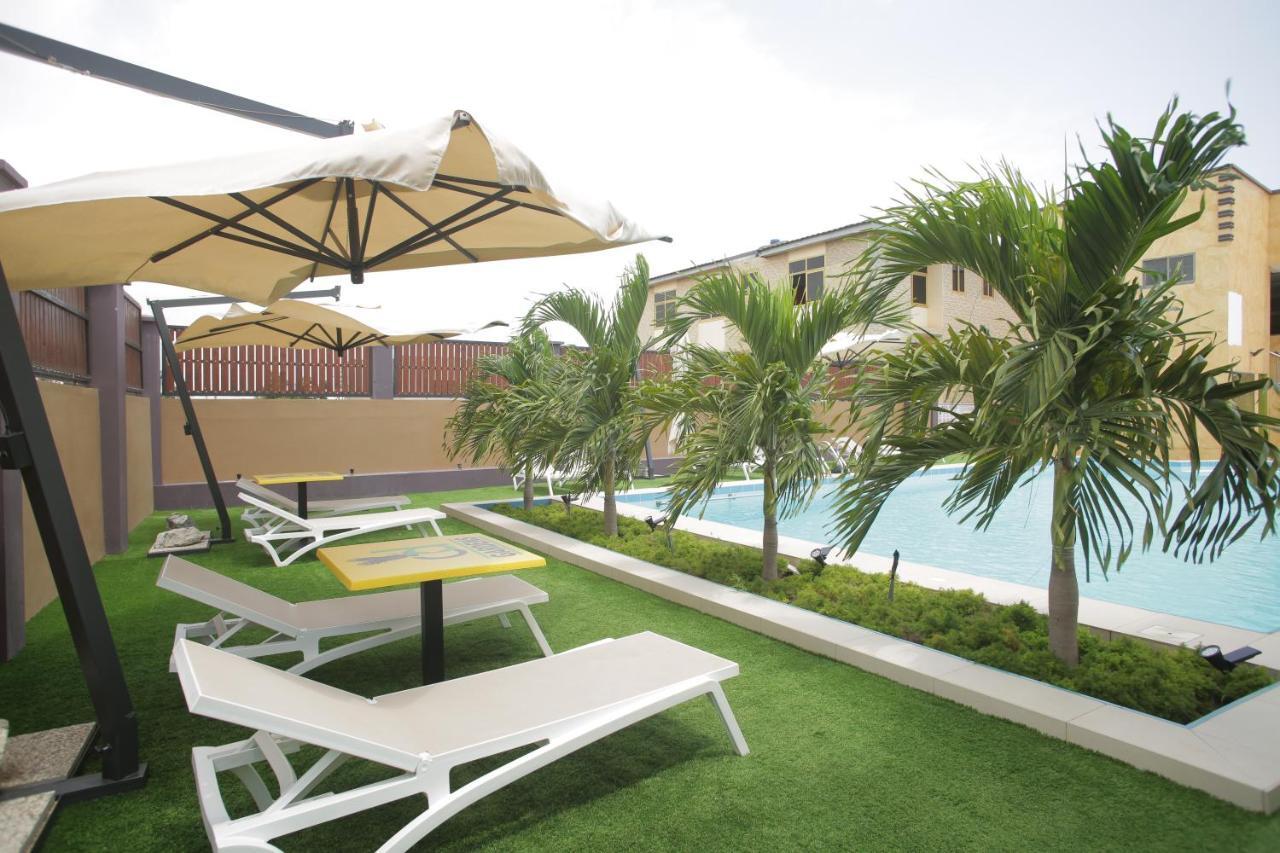 Cocktail And Dreams Hotel Accra Exterior photo