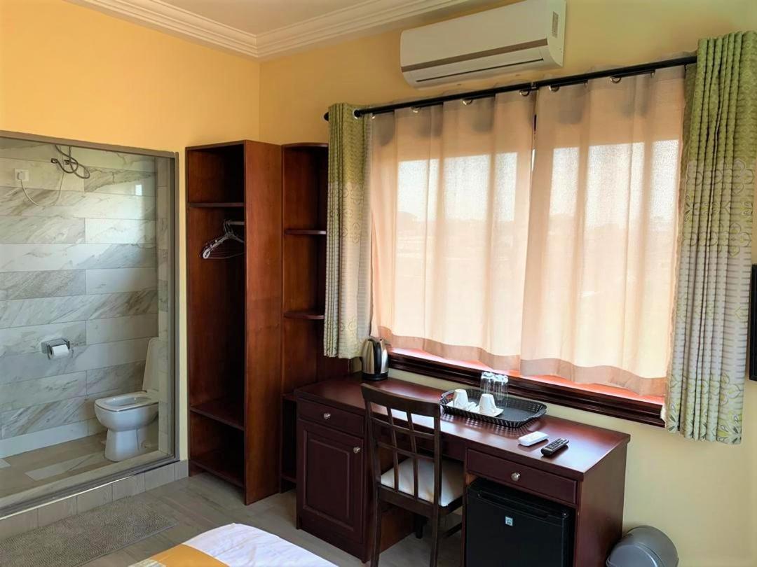 Cocktail And Dreams Hotel Accra Exterior photo